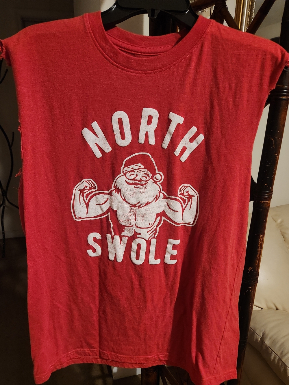 Men's Red 'North Swole' Graphic Muscle T-Shirt